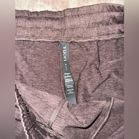 Vuori women’s performance joggers - Picture 6 of 6